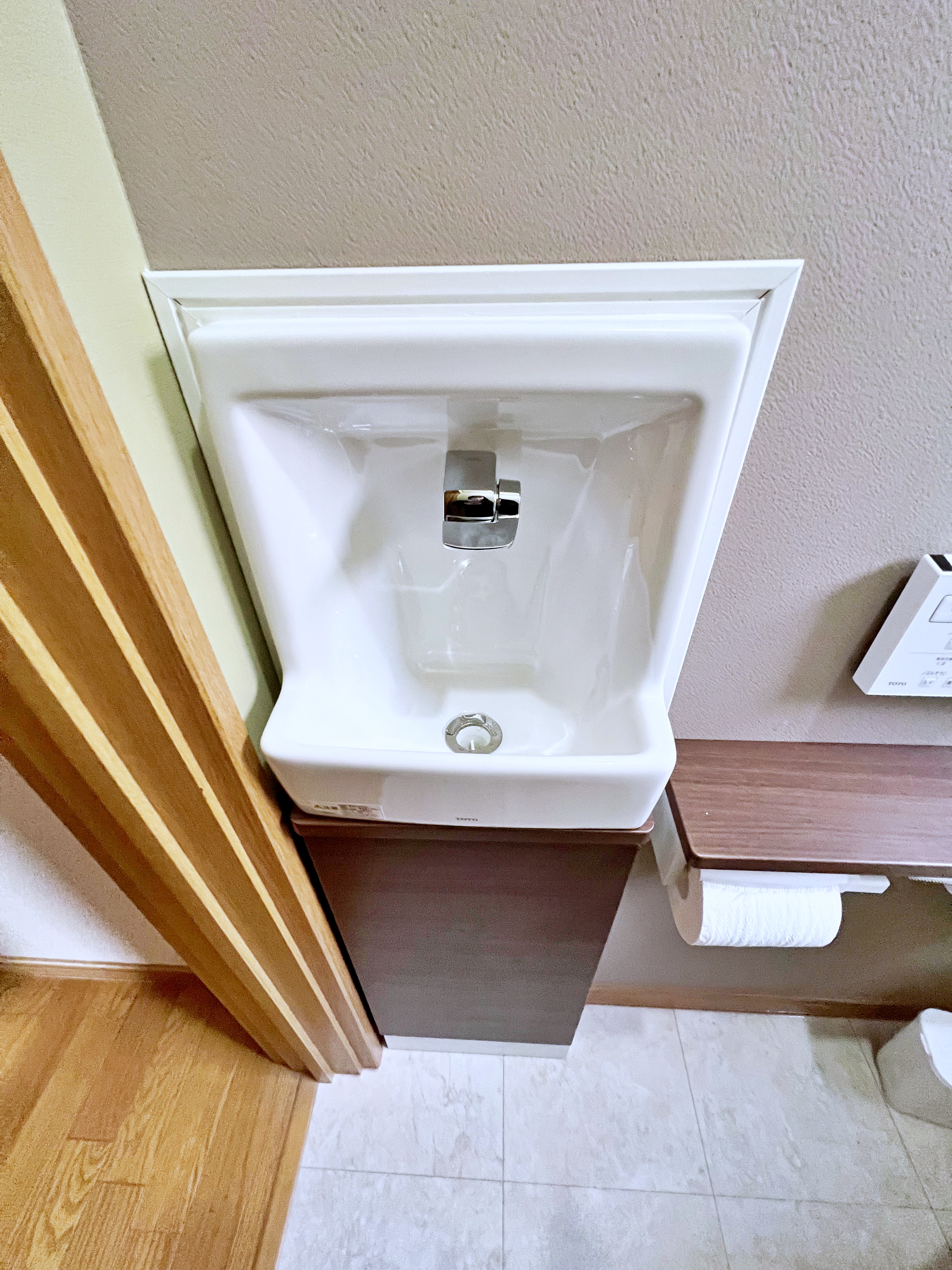 スタイリッシュなデザインのトイレに生まれ変わりました
